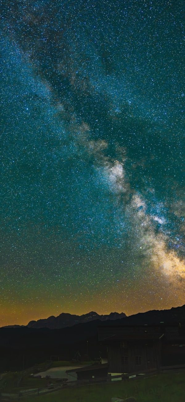 星空 App 拍摄记录页面，列表展示多条含焦距光圈曝光时长与目标天区的观测记录，界面整洁